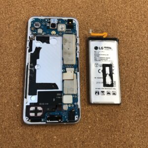 【LG style L-03K】 バッテリー劣化で充電がもたなくなったから交換！当店ではアンドロイド端末のバッってリー交換を承っています！