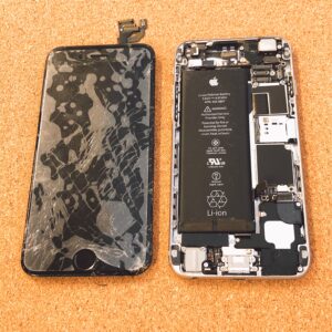 【iPhone６】落としてしまって画面バキバキに！タッチも反応しない！そんな故障は画面交換で直るかも！当店にお任せください！