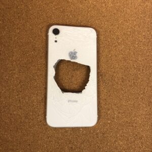 iPhone XR 背面ガラス修理！データそのままで、当日中にお渡し可能！