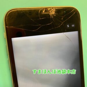 iPhone11  画面が割れて、インカメラが真っ白に！！